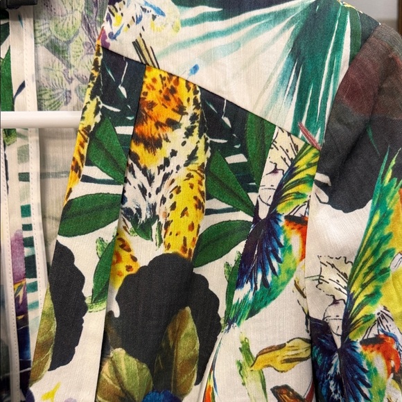 Floral Print Blazer with Vibrant Colors - Picture 3 of 13